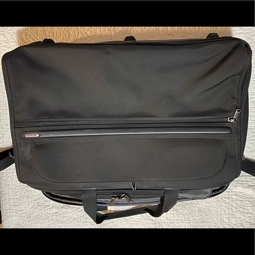 TUMI Alpha 21"x 14"x 9" (Expandable)Carry-On